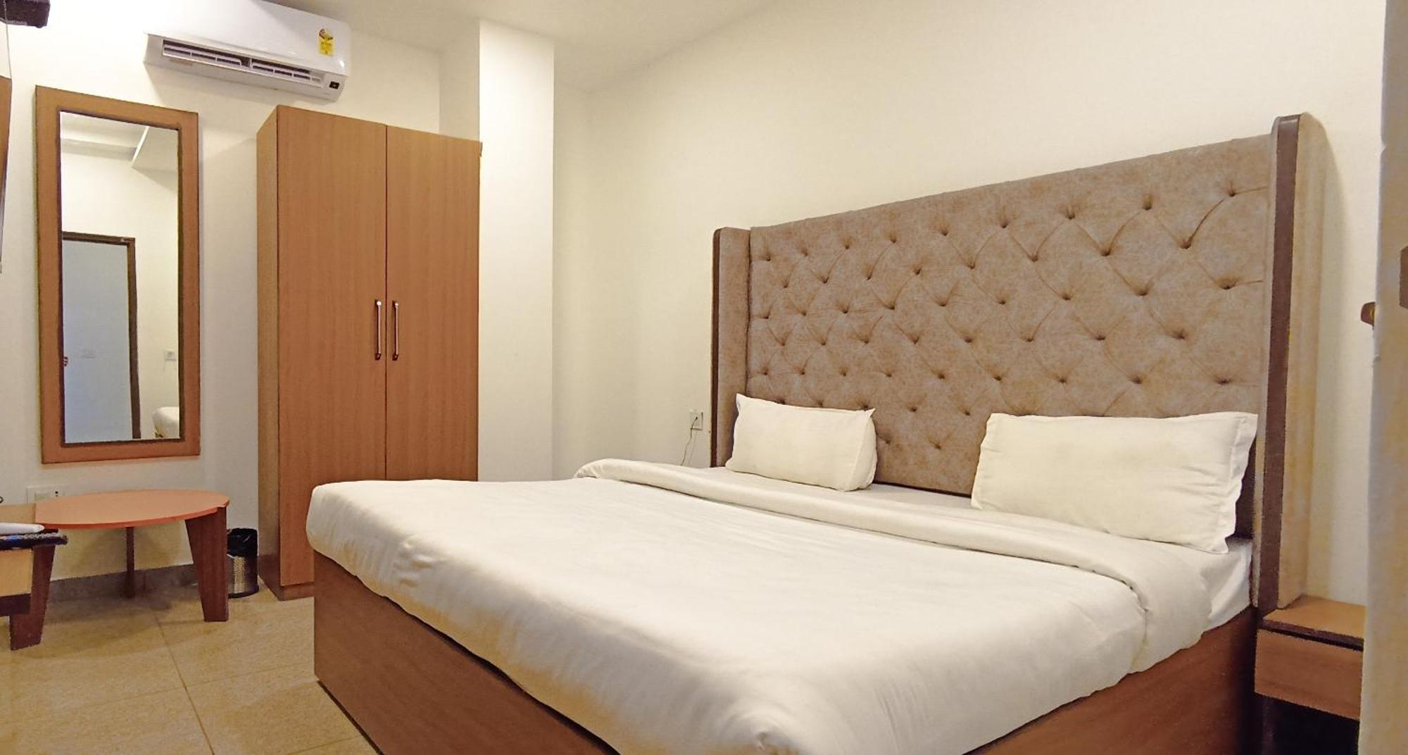Hotel Lake View Чандигарх Экстерьер фото